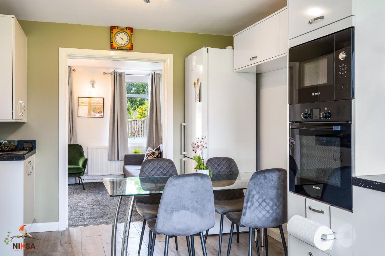 Niksa Serviced Accommodation - 3 Bedroom House Велвін-Гарден-Сіті Екстер'єр фото